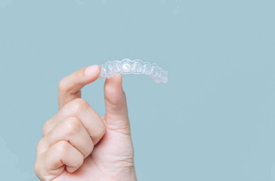 How to Clean Retainers at Home: Expert Guide | SmileSet