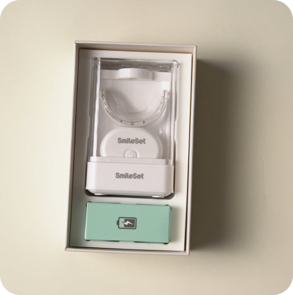 SmileSet whitening kit tray in its box