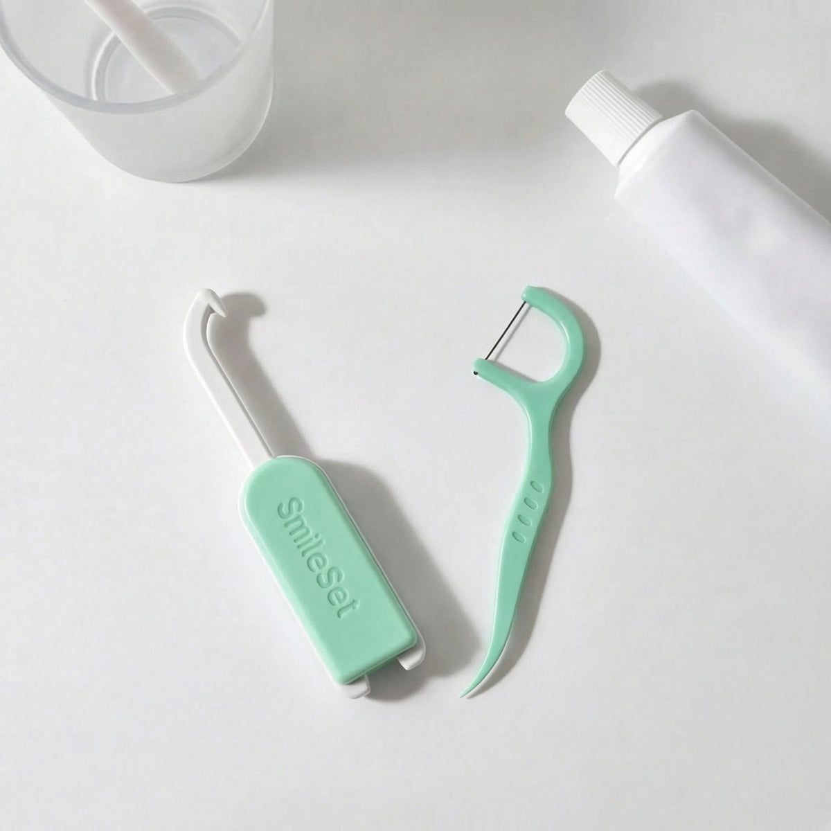 Vented Case with Mirror, Removal Tool & Floss Storage