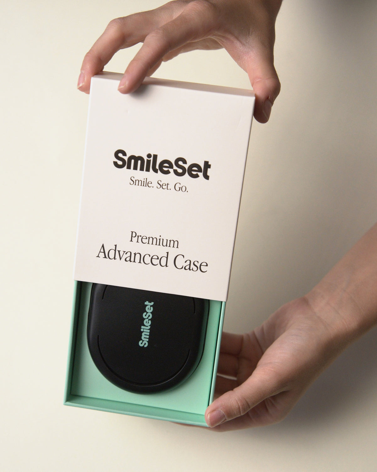 Vented Case with Mirror, Removal Tool & Floss Storage